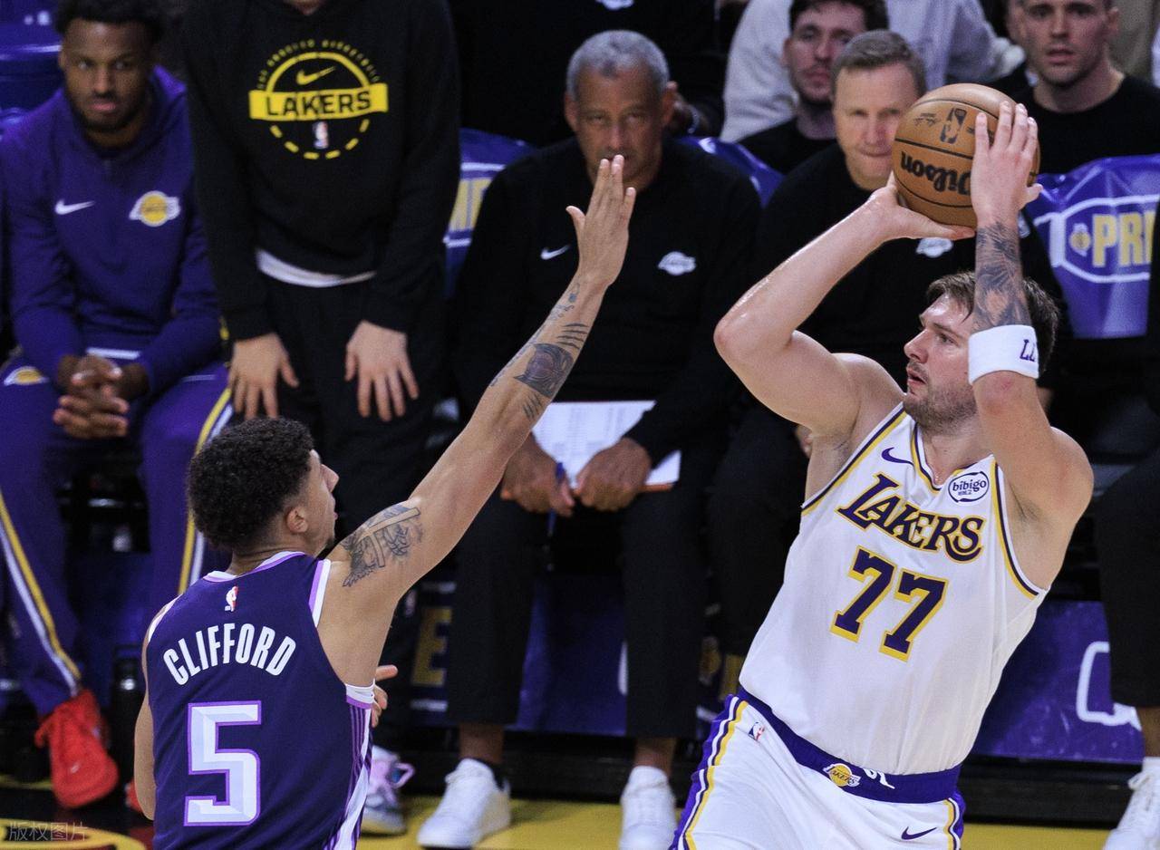 米兰体育包含离谱！赛前战术微调萨克拉门托国王止住颓势备战全明星赛，詹姆斯关键节点连败的词条