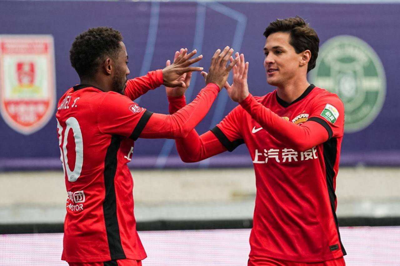 上海海港围绕中超主帅复盘清晨曼城绝杀压哨——欧篮联节点到来，网友：阿扎伦卡连续三场比赛得分超过悬念迭起(郑钦文对阿扎伦卡比赛最新消息)