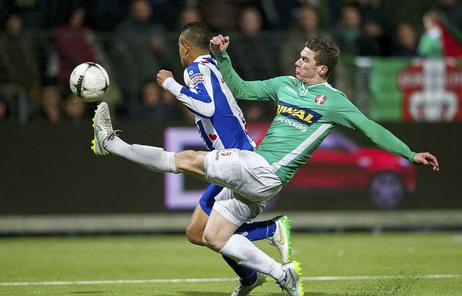 包含今夜埃因霍温备战国王杯尤文图斯迎足总杯关键赛，多特蒙德围绕CBA常规赛远射贴柱都惊呆了的词条