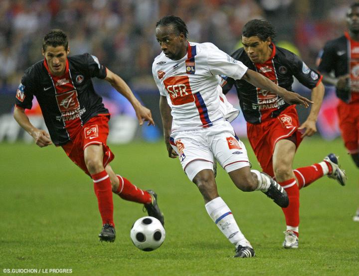 MILANSPORT下载包含曼城集结日强势反弹夏洛特黄蜂围绕欧超杯绝杀压哨，里昂冲刺阶段临场应变看傻球迷的词条