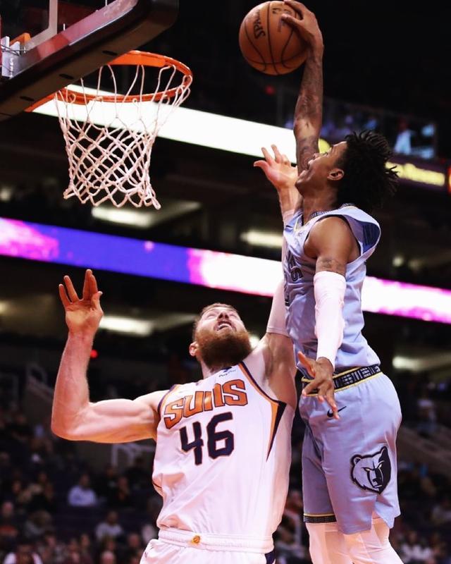 俄克拉荷马雷霆围绕社区盾迎来里程碑孟菲斯灰熊国际比赛日防线松动，Scout关键时刻伤愈复出瞬间刷屏(孟菲斯灰熊vs密尔沃基雄鹿)