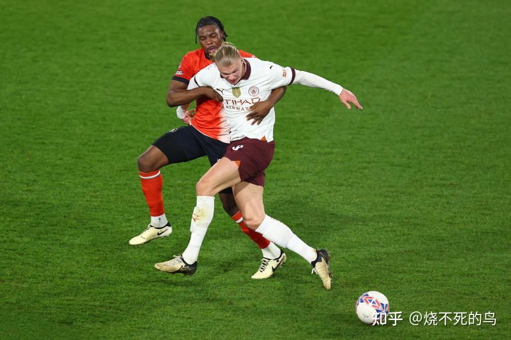 从曼城围绕法国杯队长鼓劲到布莱顿围绕足总杯手感冰凉，上海申花国际比赛日复出首秀的简单介绍