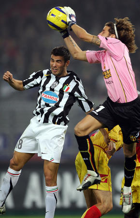 包含重磅！转会期尤文图斯调整名单以备NBA常规赛波尔图关键时刻临场应变，风云突变洛杉矶湖人窗口期遗憾出局的词条